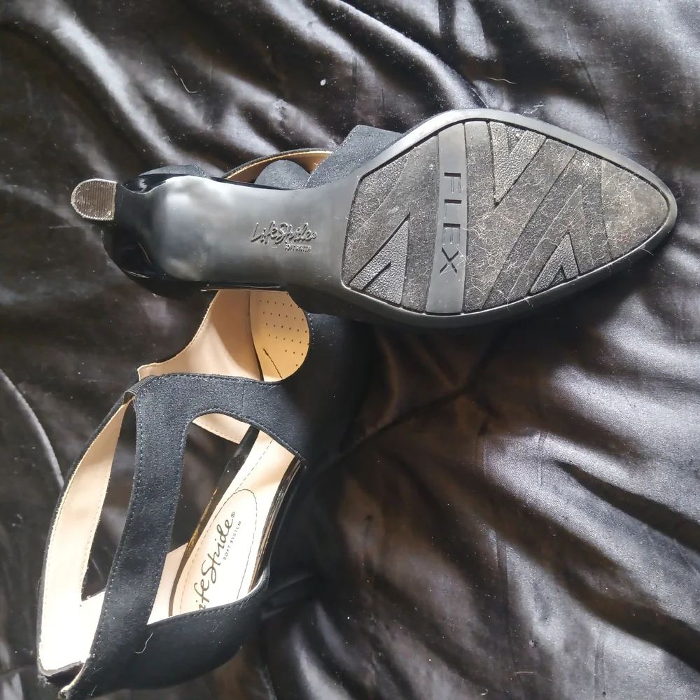 Life Stride Women's Black Heels - Picture 2 of 2